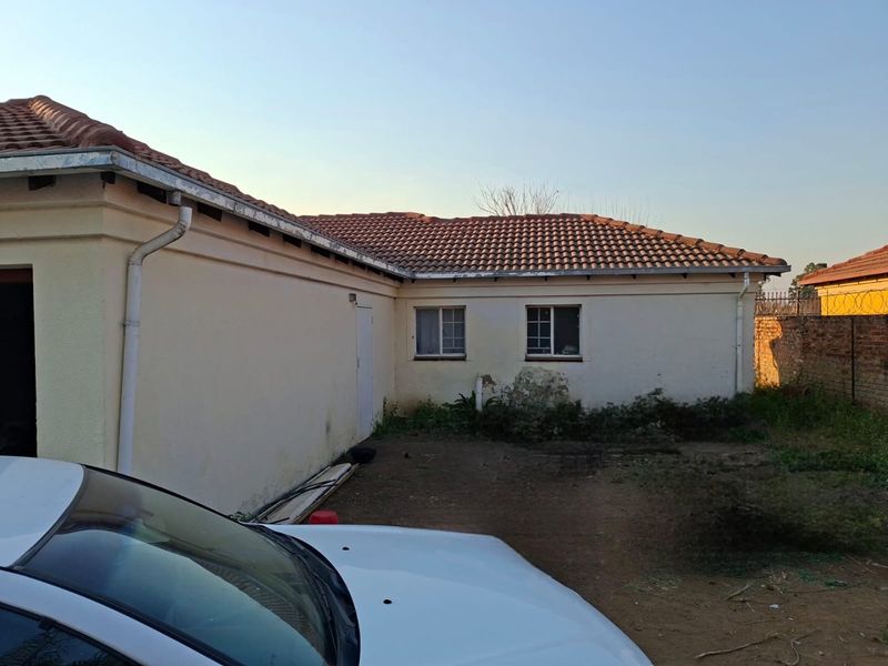 3 bedroom house for sale in capital park pretoria - Photo 4