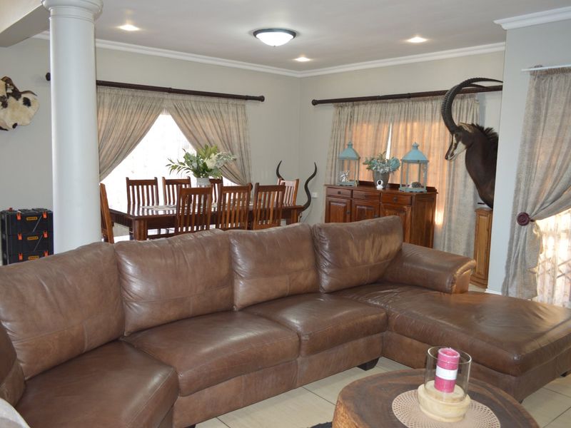  Elevated Contemporary Living with Exceptional Versatility in Prestigious Wilkoppies - Photo 10