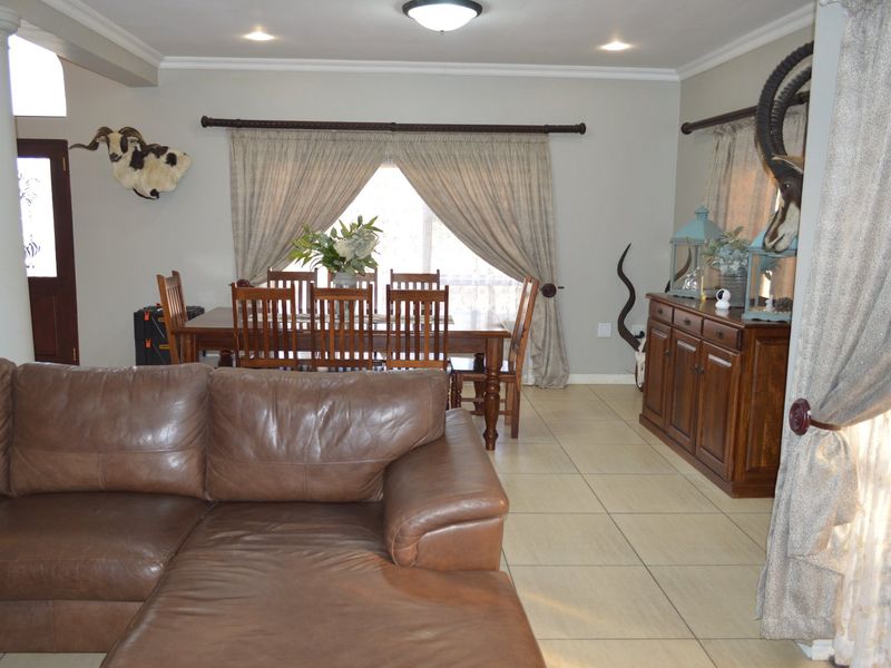  Elevated Contemporary Living with Exceptional Versatility in Prestigious Wilkoppies - Photo 8