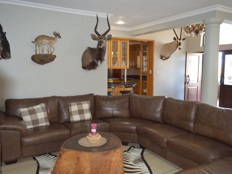  Elevated Contemporary Living with Exceptional Versatility in Prestigious Wilkoppies - Photo 7