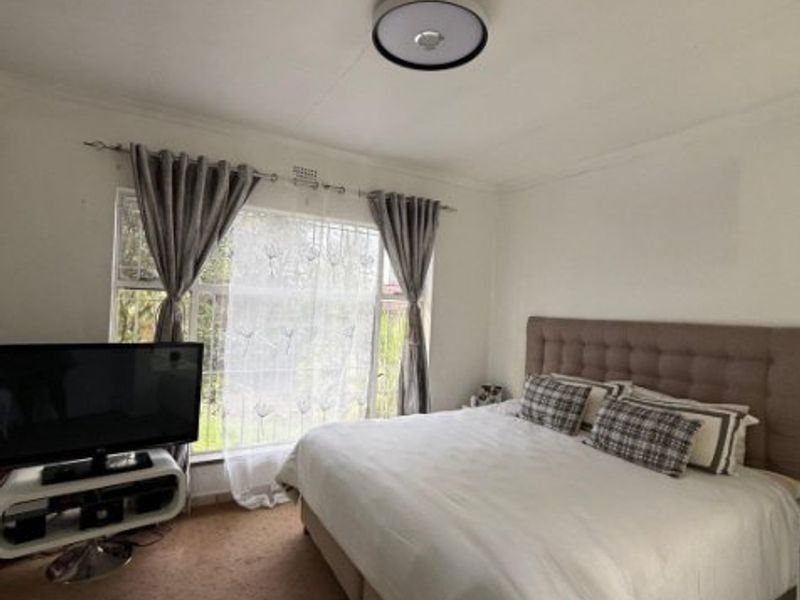 4 Bed 2 Bath  House for sale in Norkem park - Photo 9