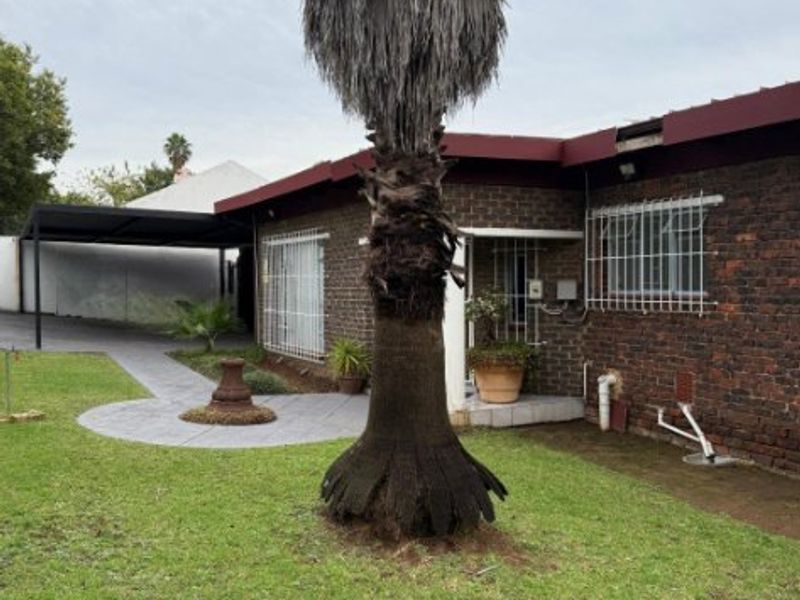 4 Bed 2 Bath  House for sale in Norkem park - Photo 2