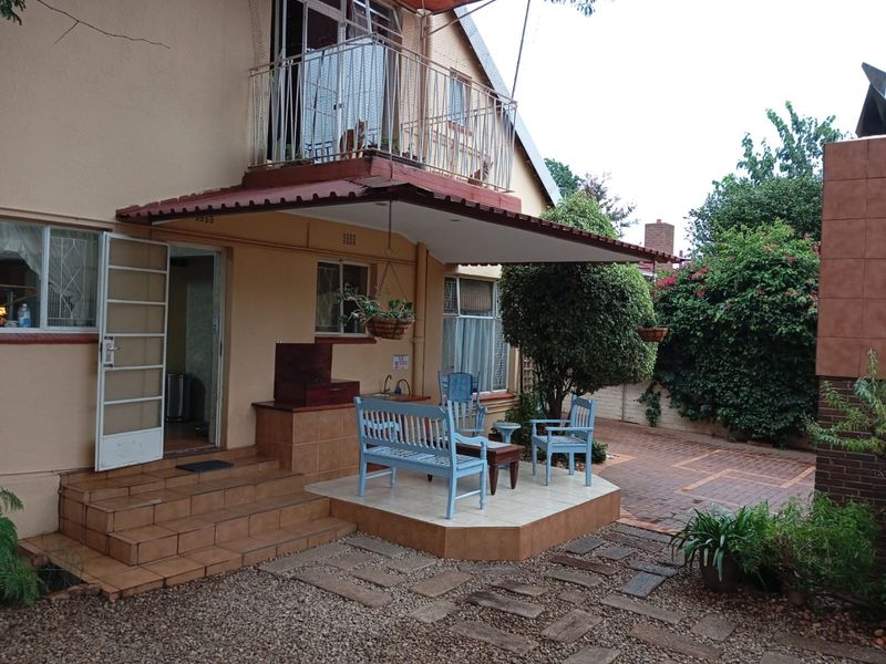 SPACIOUS DOUBLE-STOREY CORNER PROPERTY – PERFECT FOR INVESTORS OR LARGE FAMILIES! - Photo 1