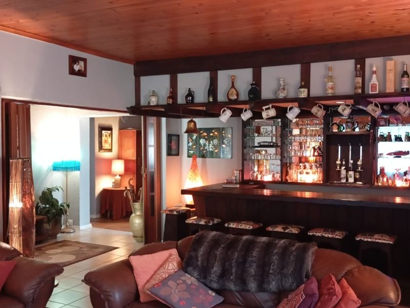 SPACIOUS DOUBLE-STOREY CORNER PROPERTY – PERFECT FOR INVESTORS OR LARGE FAMILIES! - Photo 10