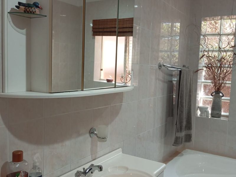 SPACIOUS DOUBLE-STOREY CORNER PROPERTY – PERFECT FOR INVESTORS OR LARGE FAMILIES! - Photo 9