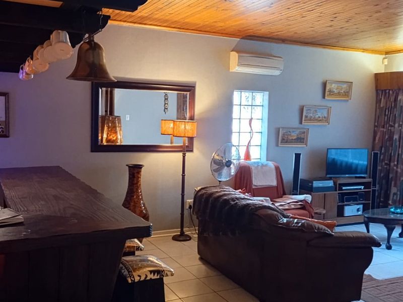 SPACIOUS DOUBLE-STOREY CORNER PROPERTY – PERFECT FOR INVESTORS OR LARGE FAMILIES! - Photo 8