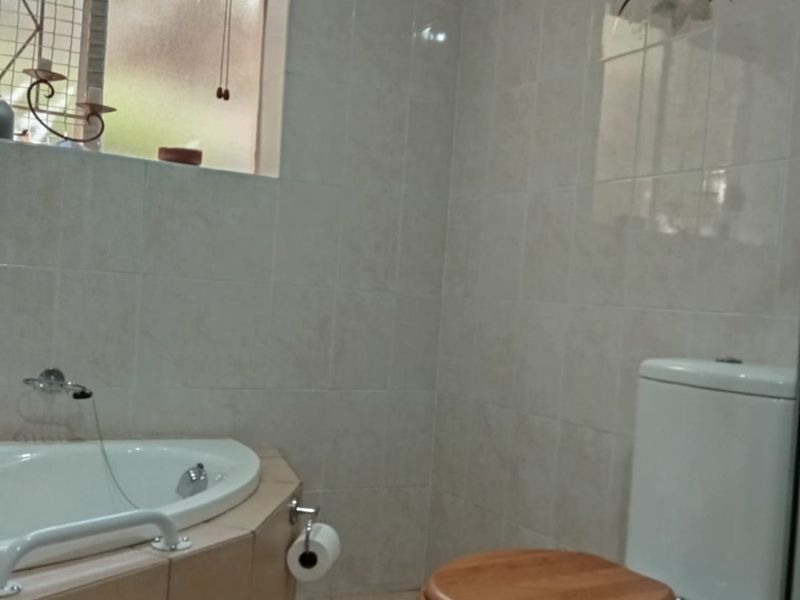SPACIOUS DOUBLE-STOREY CORNER PROPERTY – PERFECT FOR INVESTORS OR LARGE FAMILIES! - Photo 7