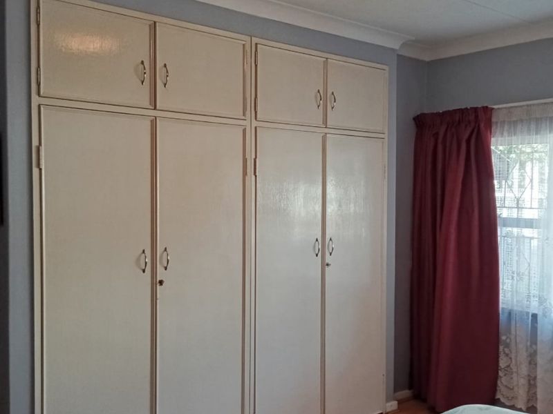 SPACIOUS DOUBLE-STOREY CORNER PROPERTY – PERFECT FOR INVESTORS OR LARGE FAMILIES! - Photo 4