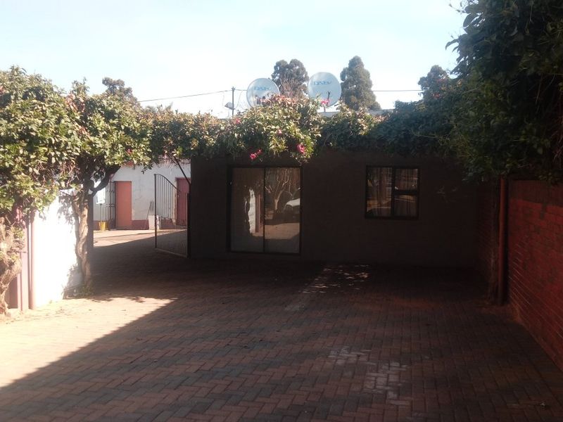 Investor's Dream – Spacious Family Home with Exceptional Rental Income! - Photo 7