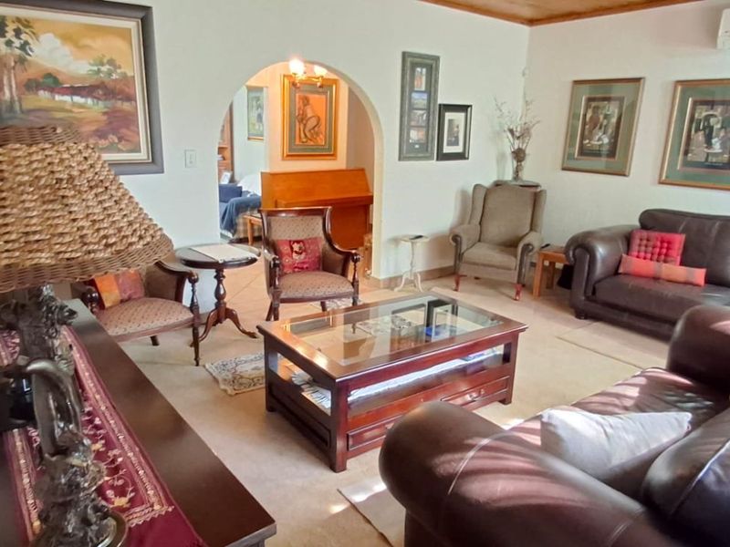 STUNNING 4 BED HOUSE PLUS POOL FOR SALE - Photo 4