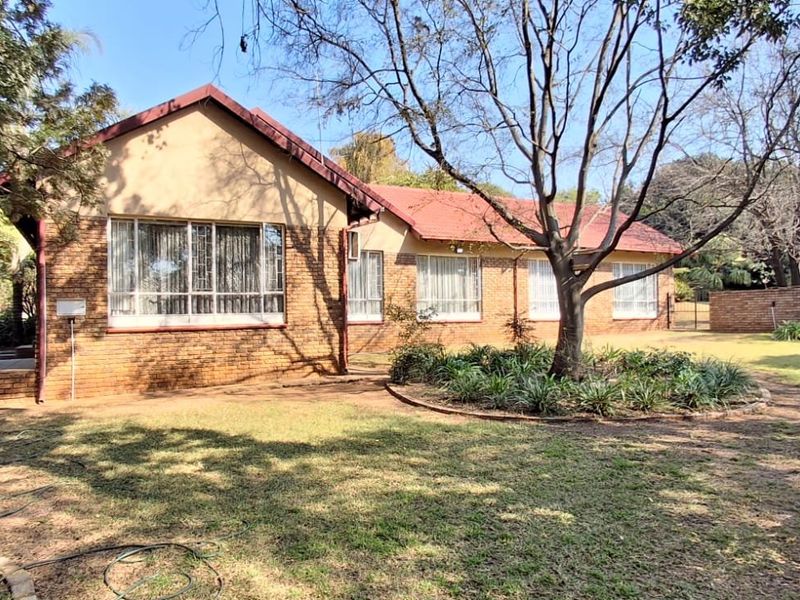 STUNNING 4 BED HOUSE PLUS POOL FOR SALE - Photo 3