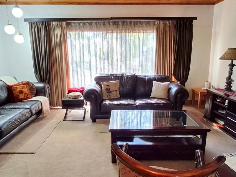 STUNNING 4 BED HOUSE PLUS POOL FOR SALE - Photo 9