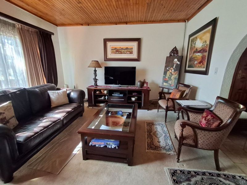 STUNNING 4 BED HOUSE PLUS POOL FOR SALE - Photo 7