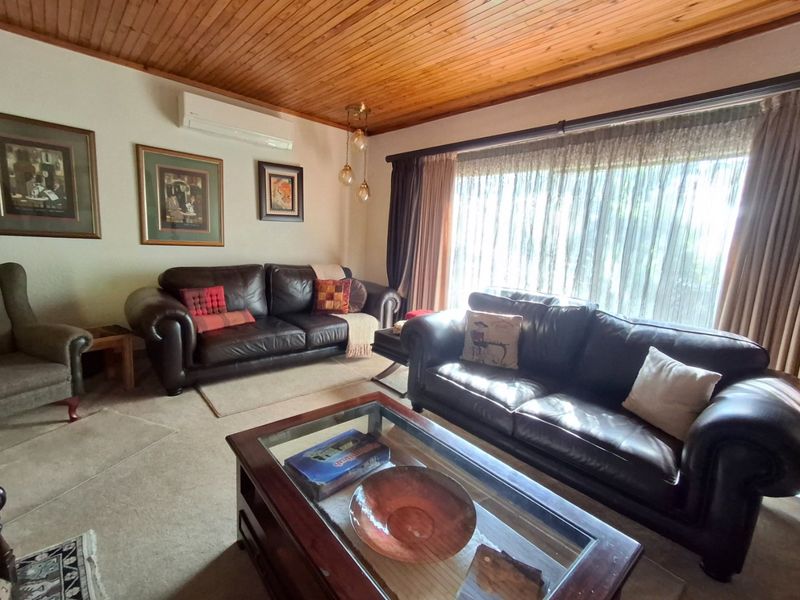 STUNNING 4 BED HOUSE PLUS POOL FOR SALE - Photo 6