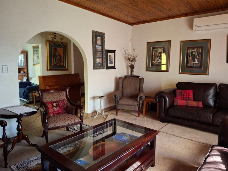 STUNNING 4 BED HOUSE PLUS POOL FOR SALE - Photo 5
