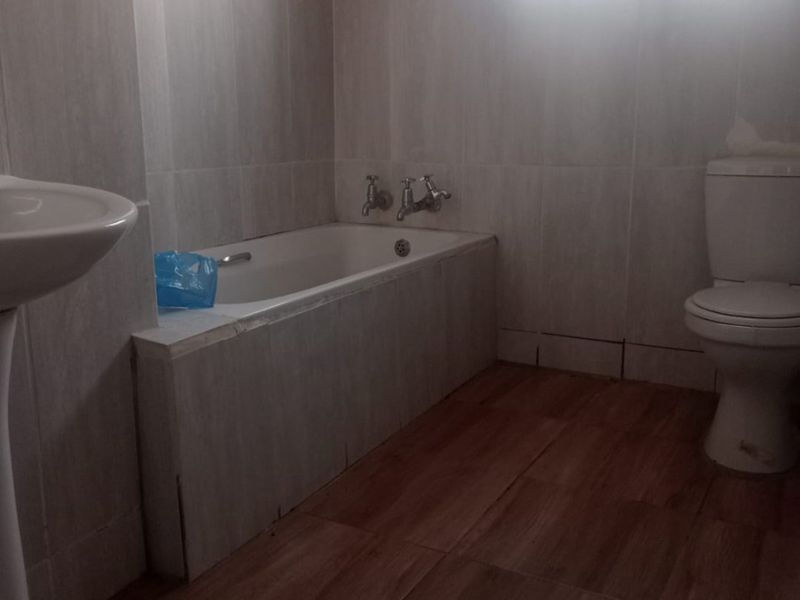 Charming La Hoff flat with open plan living - Photo 8