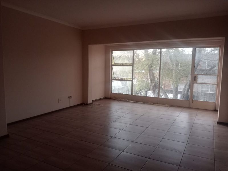 Charming La Hoff flat with open plan living - Photo 3