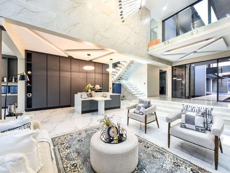 Extraordinary Masterpiece on Green Belt in Lombardy Estate (Pretoria East) - Photo 5