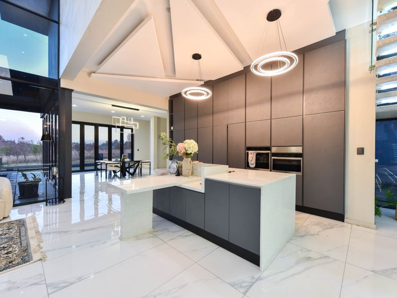 Extraordinary Masterpiece on Green Belt in Lombardy Estate (Pretoria East) - Photo 2