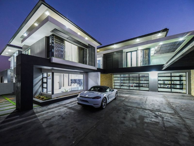 Extraordinary Masterpiece on Green Belt in Lombardy Estate (Pretoria East) - Photo 1