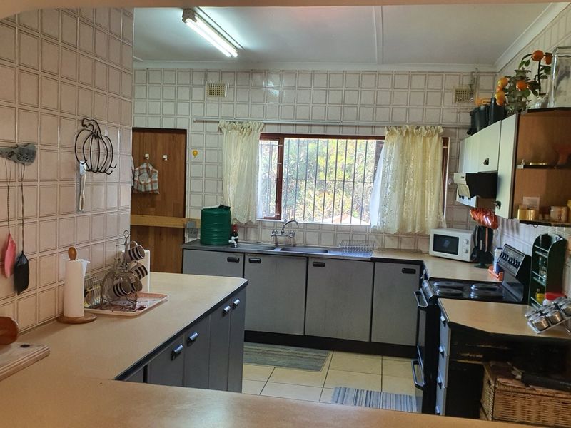 House  + Vacant Stand / Two Separate Title Deeds / One incredible Package ! - Photo 3