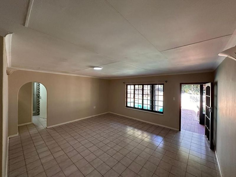 Exceptional Family Living With Endless Space - Photo 2