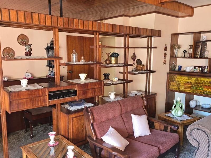 Really spacious home that is a good candidate for a renovation. - Photo 4