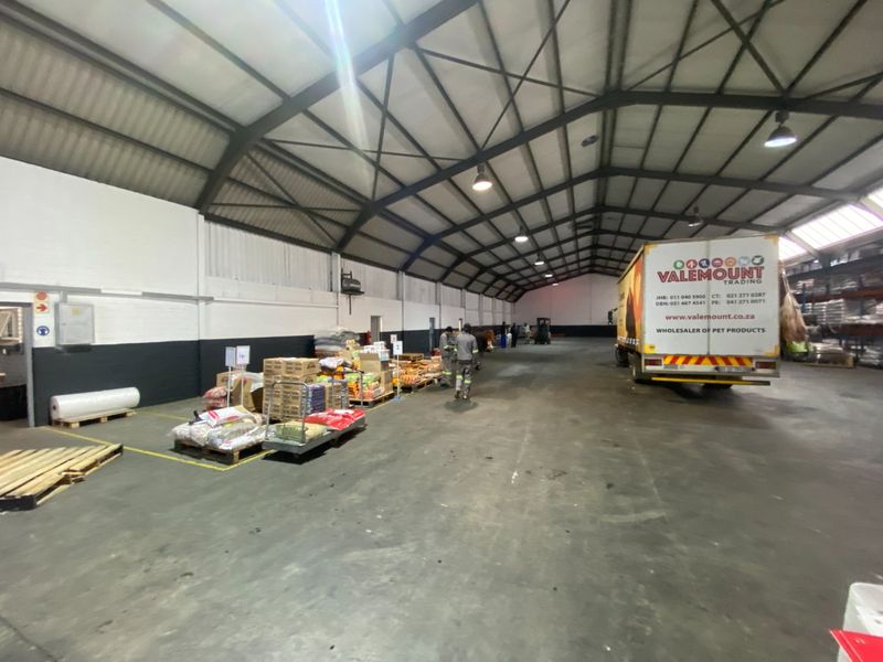 3170m2 Industrial space to let  - Photo 1