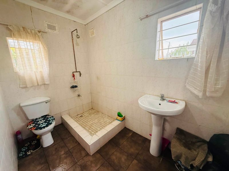 Bachelor Flat to Rent in Newholmes, Pietermaritzburg  - Photo 4