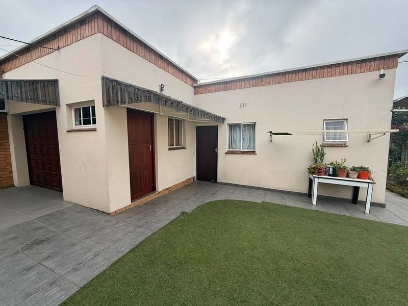 Bachelor Flat to Rent in Newholmes, Pietermaritzburg  - Photo 1