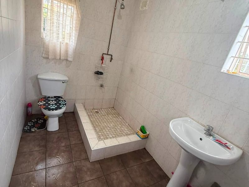 Bachelor Flat to Rent in Newholmes, Pietermaritzburg  - Photo 3