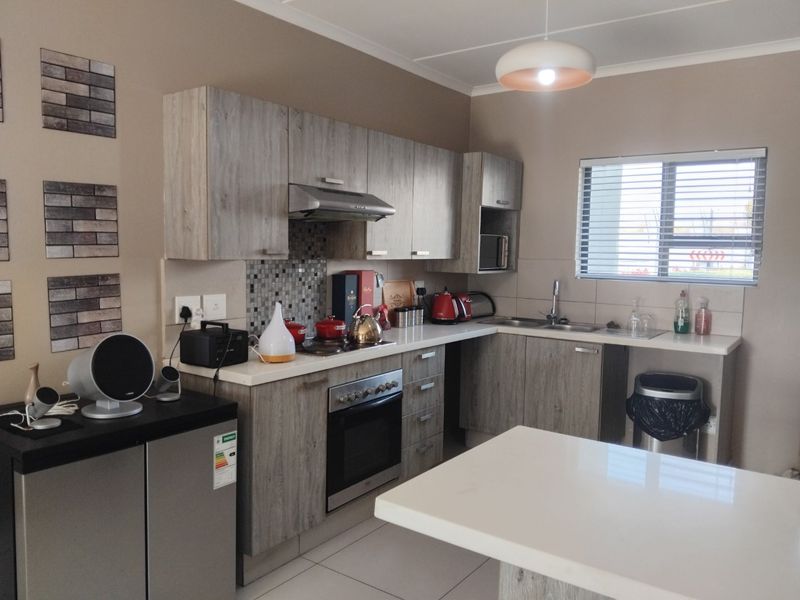 Immaculate Ground Floor 3 Beds, 2 Baths Apartment To Rent in The West End Estate, Carlswald, Midrand - Photo 3