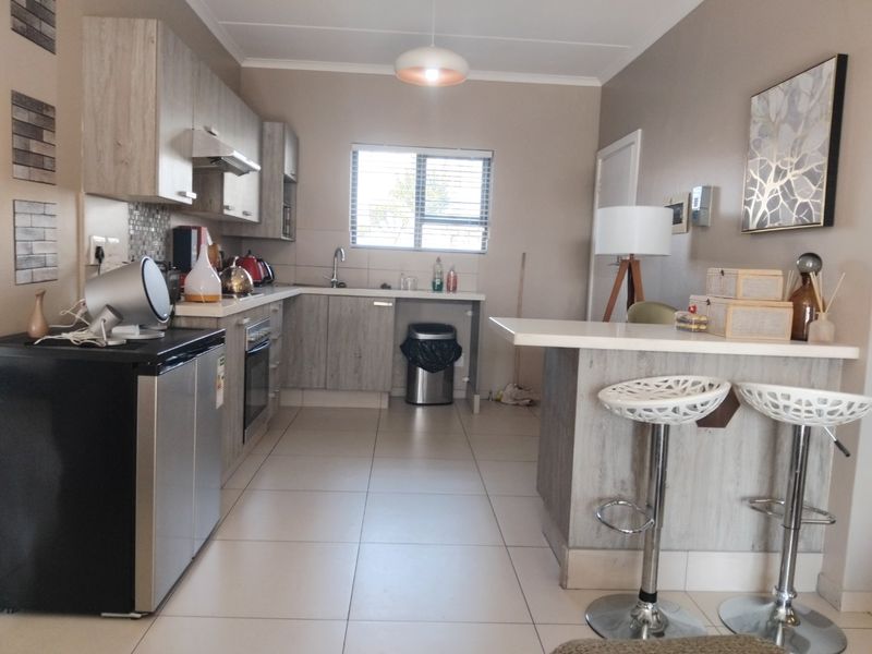 Immaculate Ground Floor 3 Beds, 2 Baths Apartment To Rent in The West End Estate, Carlswald, Midrand - Photo 4