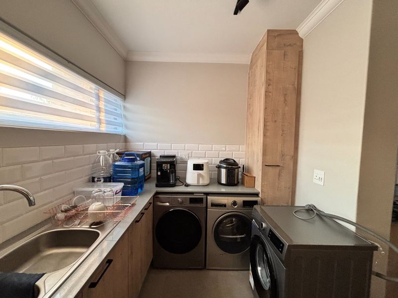 SPACIOUS AND LUXURIOUS DUPLEX 3 BEDROOMS 2.5 FULL BATHROOMS IN MONTANA AVAILABLE FOR IMMEDIATE OCCUPATION  - Photo 9