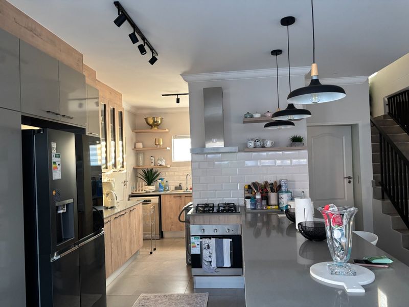 SPACIOUS AND LUXURIOUS DUPLEX 3 BEDROOMS 2.5 FULL BATHROOMS IN MONTANA AVAILABLE FOR IMMEDIATE OCCUPATION  - Photo 6