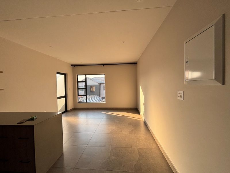 ULTRA MODERN HOME SPACIOUS 3-BEDROOMS 2 FULL BATHROOMS 1ST FLOOR APARTMENT TO RENT IMMEDIATELY  IN MONTANA - Photo 8