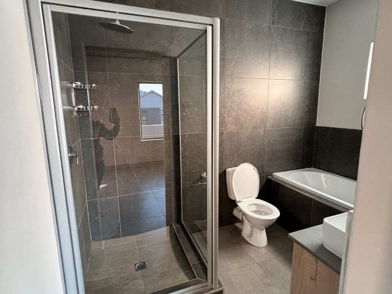 ULTRA MODERN HOME SPACIOUS 3-BEDROOMS 2 FULL BATHROOMS 1ST FLOOR APARTMENT TO RENT IMMEDIATELY  IN MONTANA - Photo 9
