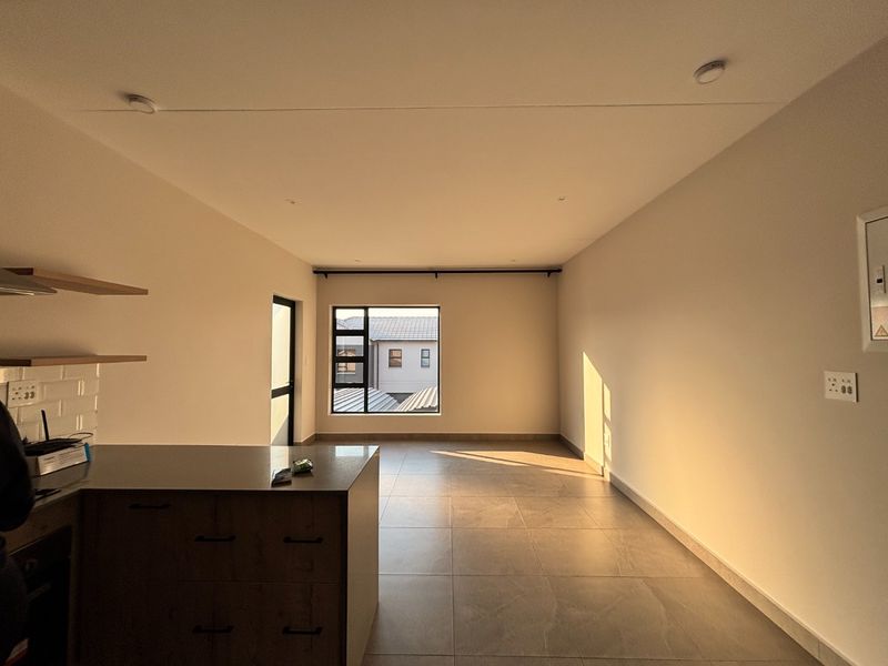 ULTRA MODERN HOME SPACIOUS 3-BEDROOMS 2 FULL BATHROOMS 1ST FLOOR APARTMENT TO RENT IMMEDIATELY  IN MONTANA - Photo 6
