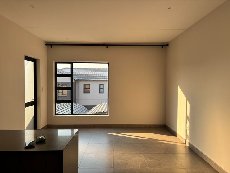 ULTRA MODERN HOME SPACIOUS 3-BEDROOMS 2 FULL BATHROOMS 1ST FLOOR APARTMENT TO RENT IMMEDIATELY  IN MONTANA - Photo 7
