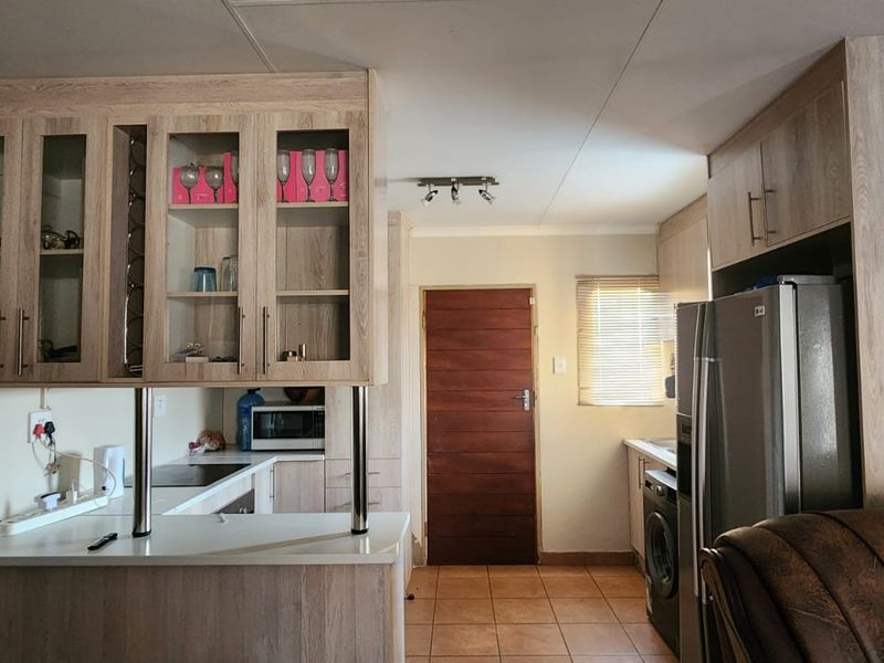 Prime family home up for grabs in Sky City - Photo 3