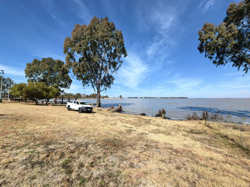 Breathtaking Views & Direct Water Access - Photo 3