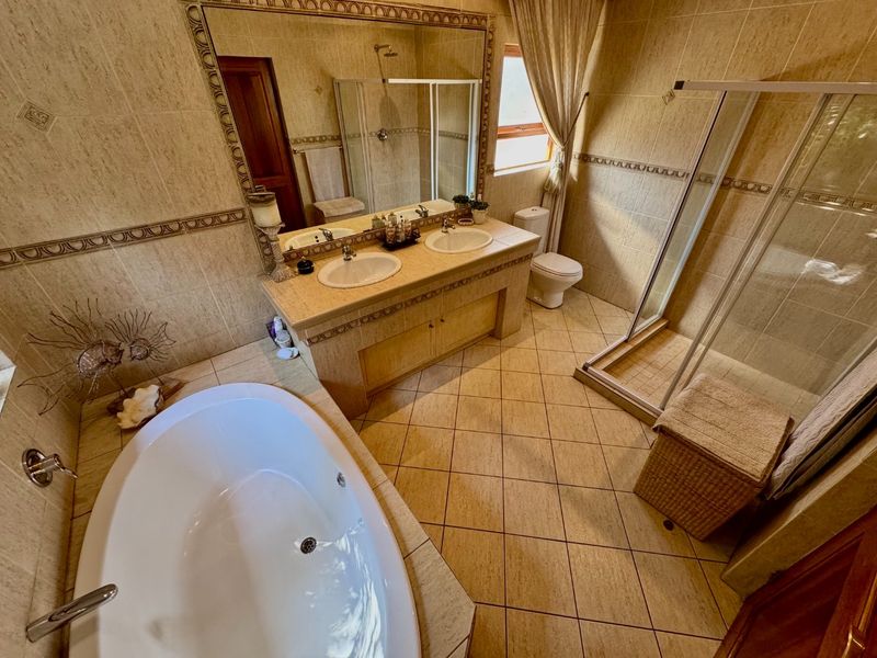 Luxury Secure Family Living At Its Finest - Photo 7