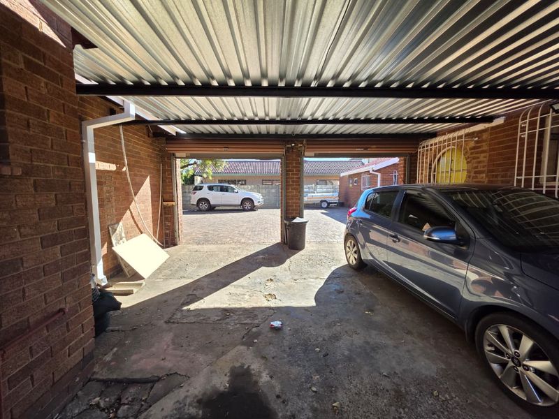 Sunny 3 Bedroom Home in Vanderbijlpark Se 6 - Photo 5