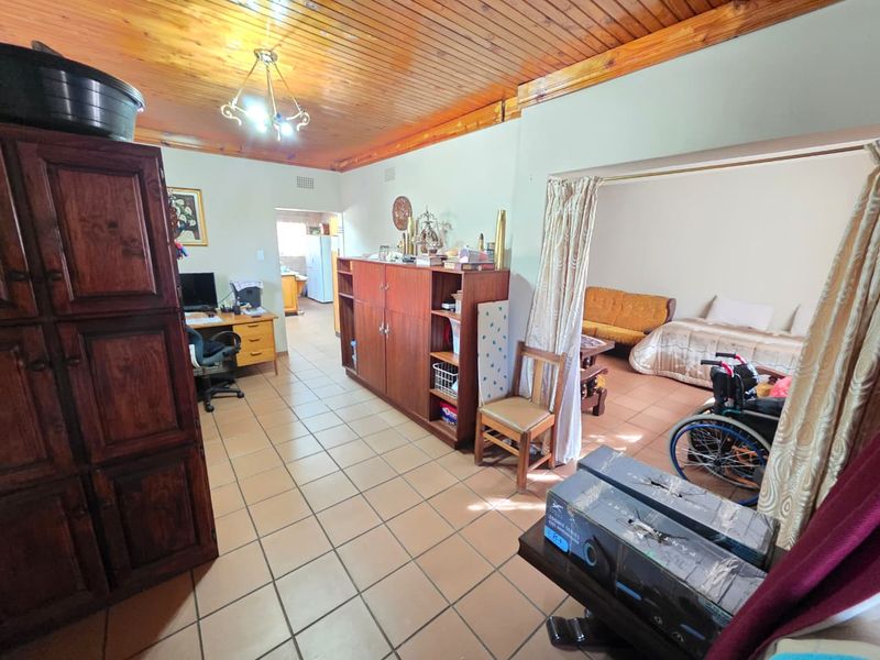 Sunny 3 Bedroom Home in Vanderbijlpark Se 6 - Photo 10
