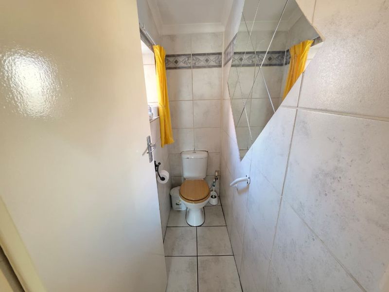 Sunny 3 Bedroom Home in Vanderbijlpark Se 6 - Photo 9