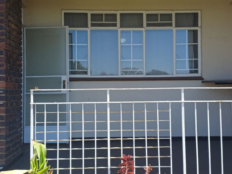 Open Plan Ground Floor Apartment in Impala Park, Boksburg - Photo 4