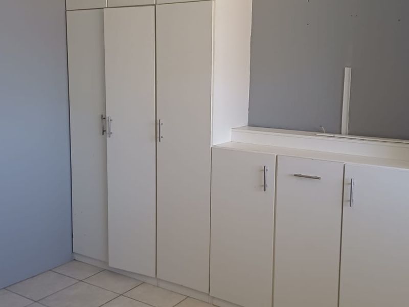 Open Plan Ground Floor Apartment in Impala Park, Boksburg - Photo 10