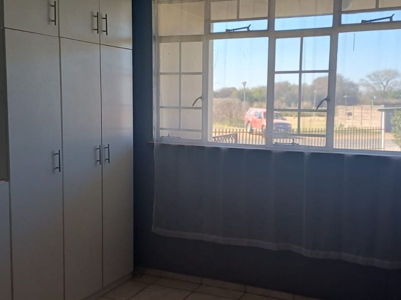 Open Plan Ground Floor Apartment in Impala Park, Boksburg - Photo 9
