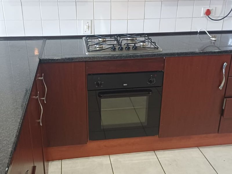 Open Plan Ground Floor Apartment in Impala Park, Boksburg - Photo 7