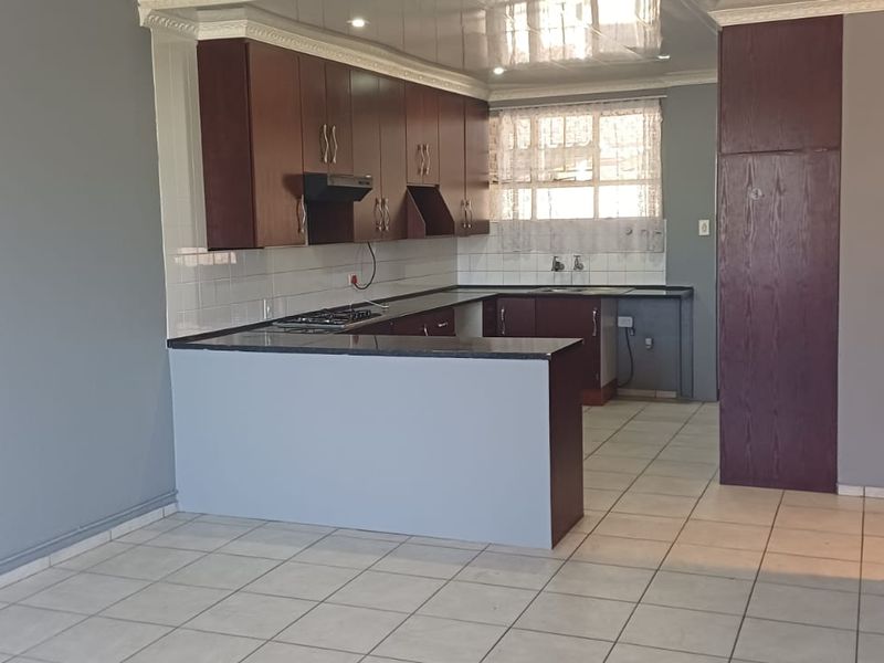 Open Plan Ground Floor Apartment in Impala Park, Boksburg - Photo 6